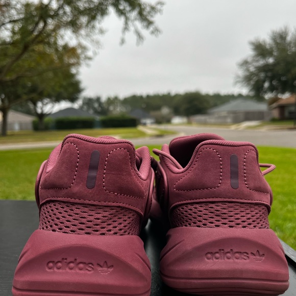 Adidas - Picture 4 of 5